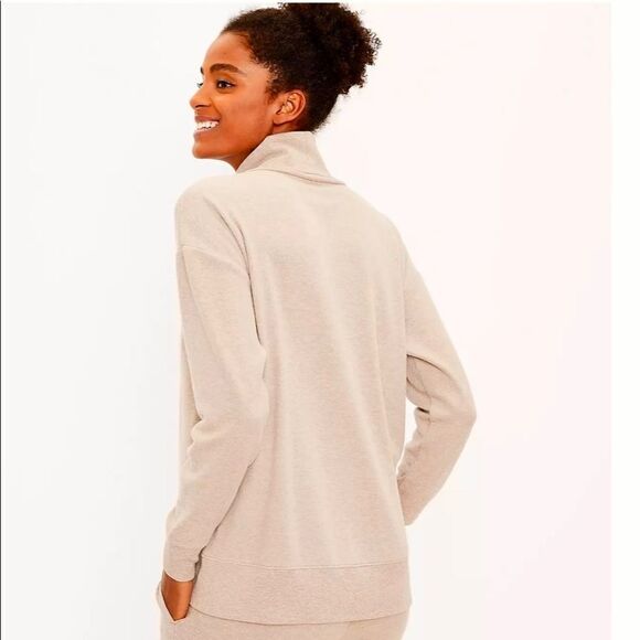 Lou & Grey NWT New Brushed Up Turtleneck Oversized Pocket Top Small - Picture 2 of 10